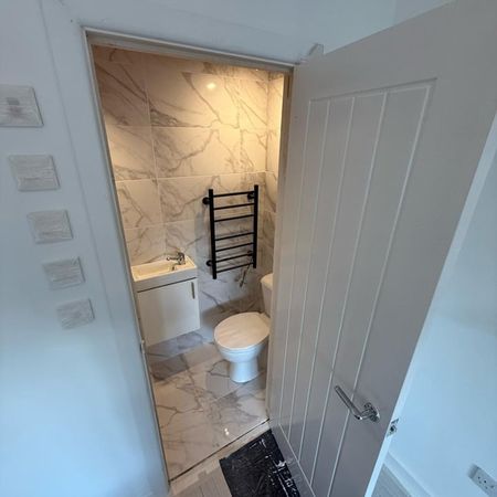 Studio Flat, Haydons Road, SW19 - Photo 4