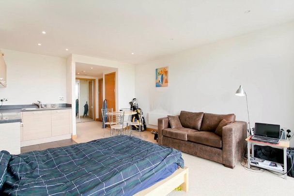 Studio to rent - Photo 1