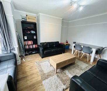 4 bedroom semi-detached house to rent - Photo 2