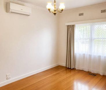 4 bedroom home in quiet Balwyn location - Photo 4