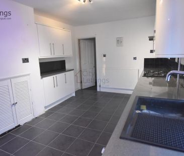 4 bedroom end of terrace house to rent - Photo 4