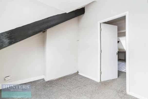 2 bedroom Flat To Let - Photo 1