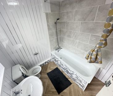 2 bedroom terraced house to rent - Photo 3