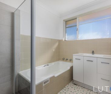 12 Curlewis Crescent, Garran ACT 2605 - House For Rent | Domain - Photo 3