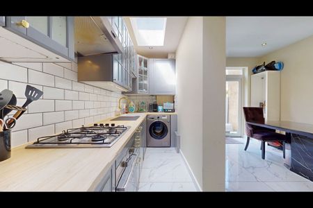 Room in a Shared House, Avenons Road, E13 - Photo 5