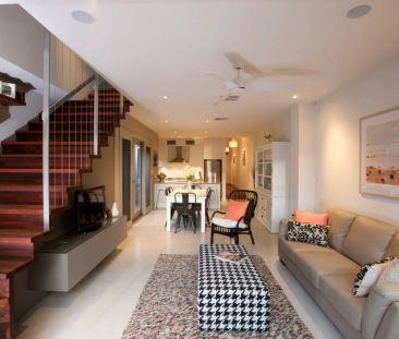 Superbly renovated FULLY FURNISHED - Photo 4