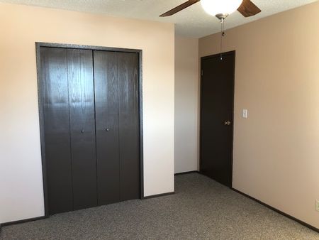 Spacious Upper Level 3 Bedroom Suite in Red Deer! - Photo 4