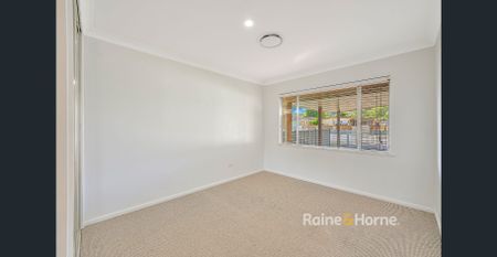 IMMACULATE FAMILY HOME - Photo 3