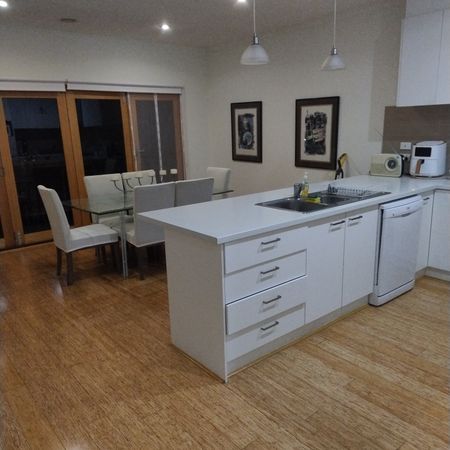 Greensborough - Photo 3