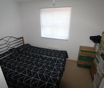 2 bedroom end of terrace house to rent - Photo 1