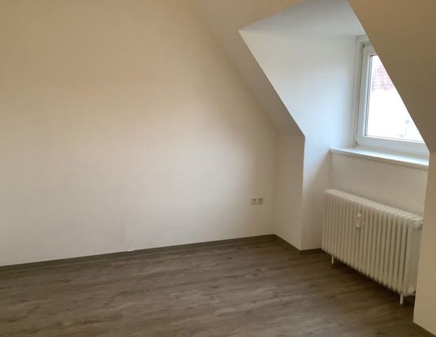 Zuhause fühlen: niedliche 2,5-Zimmer-Dachgeschoss-Wohnung inmitten der Altstadt, sofort anmietbar! - Photo 1