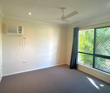 47 Martinez Avenue, West End - Photo 2