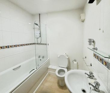 2 bedroom flat to rent - Photo 2