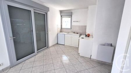 Appartement F1 à louer 1 pièce - 28 m2 CHATEAUROUX - 36 - Photo 3