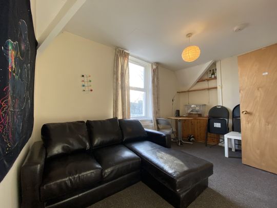 Llanbleddian Gardens, Cathays - Photo 1