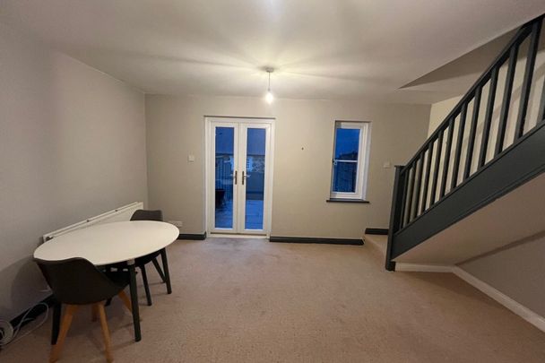 New Square - Photo 1