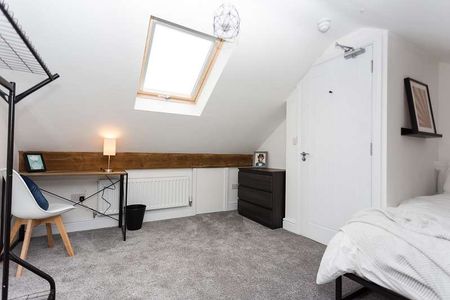 6 Bedroomed co-living home refurbished in 2023 - Photo 3