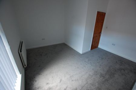 2 bedroom end of terrace house to rent - Photo 4