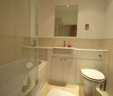 2 bedroom Ground floor flat to rent - Photo 5