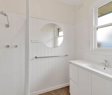 Freshly updated- this property offers a great location. - Photo 4