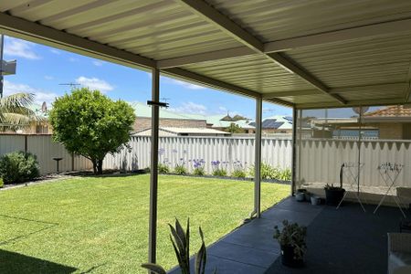 LOW MAINTENANCE 3X2 - Photo 5