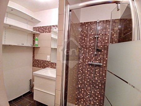 Centre village maison T3 restaurée avec cour et vue imprenable, - Photo 3