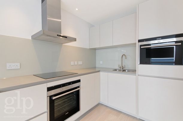 1 Bedroom Flat, Fouberts Place, London, Greater London, Soho, W1F - Photo 1