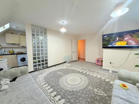 Bramshott Place, Fleet, GU51 - Photo 3