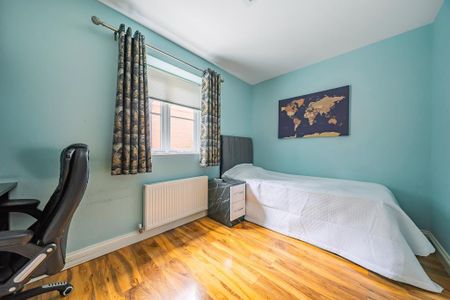 4 bedroom semi-detached house to rent - Photo 4