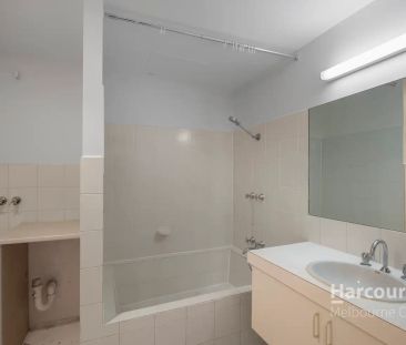 “Bourke Street Beauty!” - Photo 1