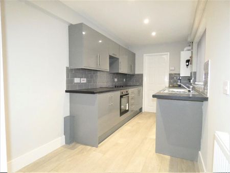 2 bedroom terraced house to rent - Photo 5
