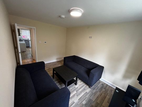3 bedroom flat to rent - Photo 1
