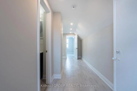 Detached Home For Lease | X9270141 - Photo 5