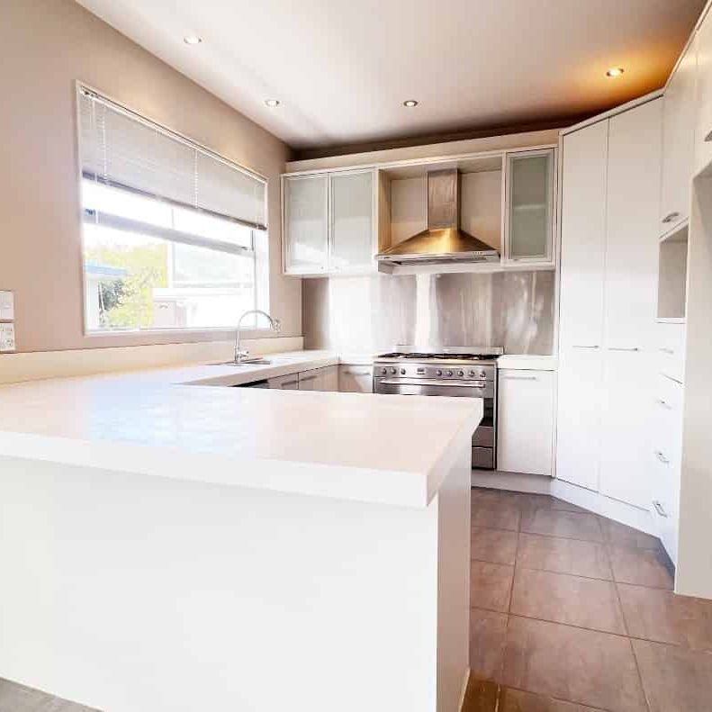 Spacious 5-Bedroom Family Home - Everything You Need! - Photo 1