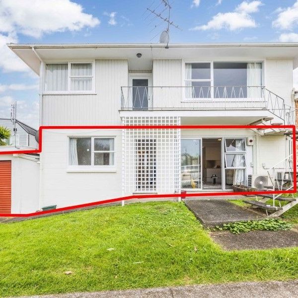 Beautifully Renovated Home in a Prime Onehunga Location - Photo 1