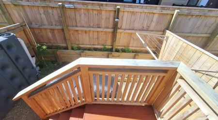 Modern home in the heart of Wainuiomata! - Photo 2