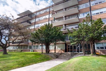 150 The Donway West - Photo 5