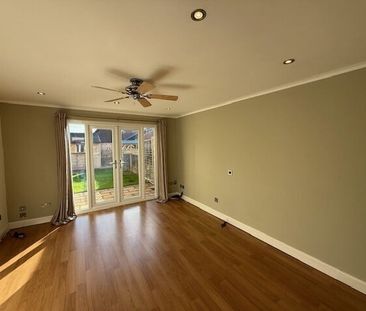 Field Close, Aylesbury - Photo 1