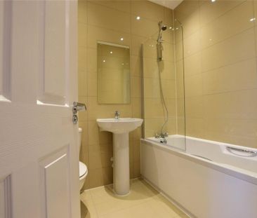 3 bedroom end of terrace house to rent - Photo 4