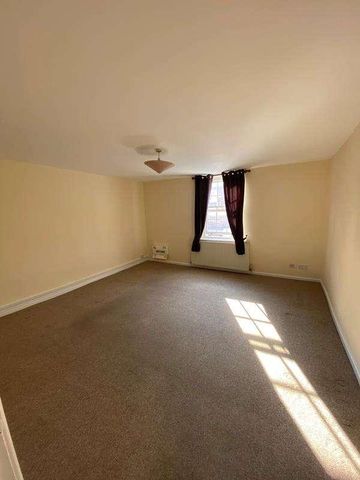 Flat, Old Street, Worcester, Worcestershire, WR8 - Photo 2