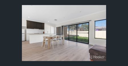 Modern 3 Bedroom Family Home - Photo 3