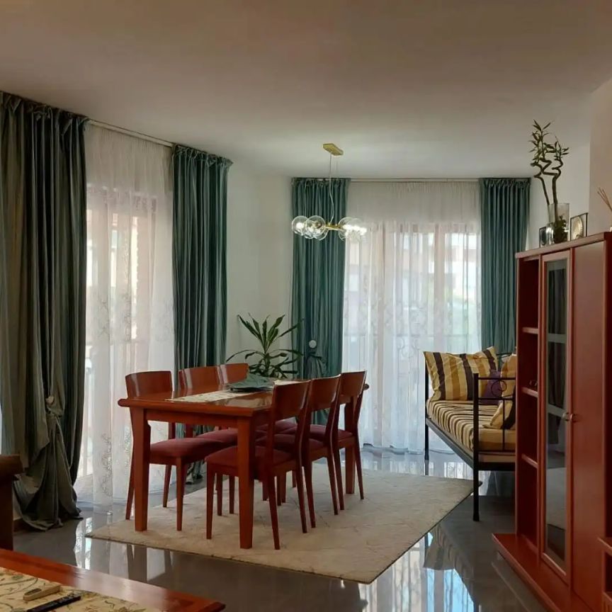 Piso de alquiler en Calle Monseñor Romero, Altozano - Conde Lumiares - Photo 1