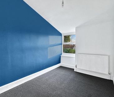 3 bedroom end of terrace house to rent - Photo 3