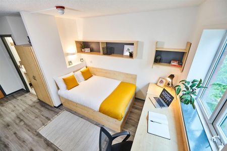 1 bedroom in a flat share to rent - Photo 5