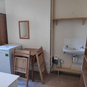 House share to rent - Photo 2