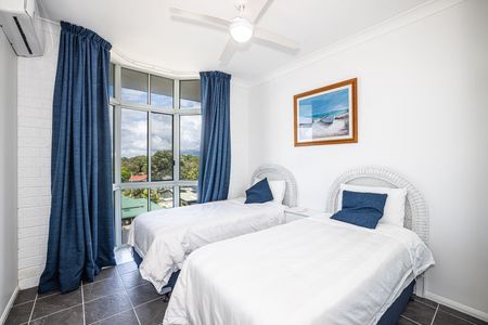 FURNISHED THREE BEDROOM APARTMENT WITH EXCLUSIVE USE ROOFTOP - Photo 3