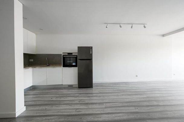 1 Bedroom Apartment, Monte Estoril, Cascais - Photo 1