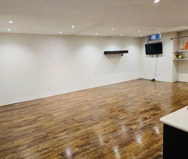 For Lease - 211 Zokol Drive, Aurora, Ontario - Photo 2