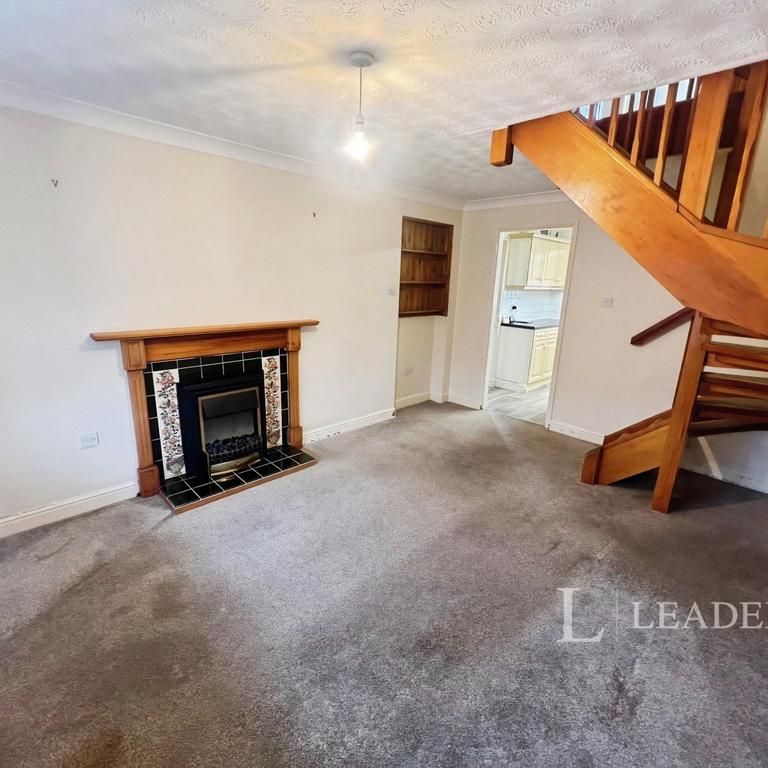 4 bedroom semi-detached house to rent - Photo 1