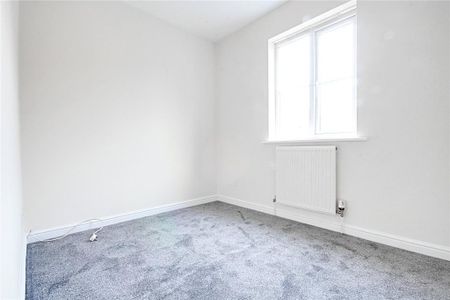 3 bedroom end of terrace house to rent - Photo 3